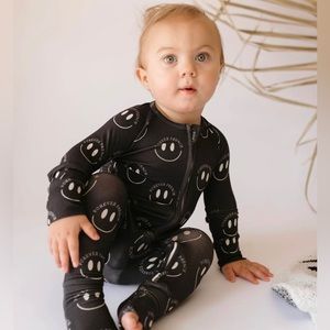 Charcoal & White FF Smile | Bamboo Zip Pajama